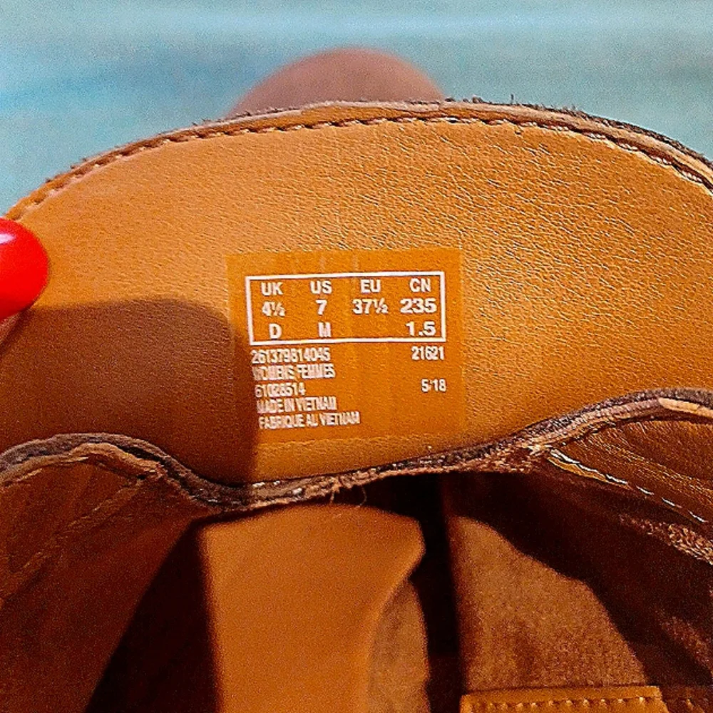 Brown leather booties size 7  Unstructured by Clarks~ SO cute - Picture 8 of 8